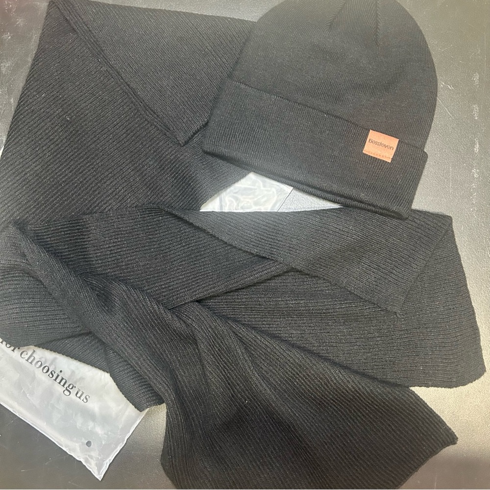 Men’s Black Knit Beanie & Scarf Set